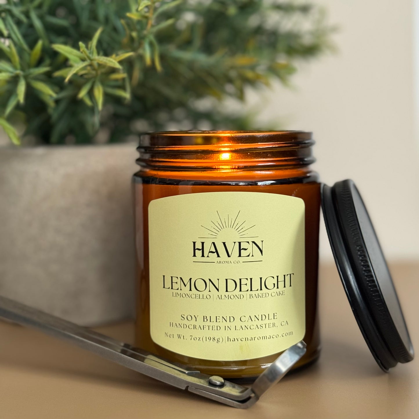 Lemon Delight Candle - Limoncello, Almond, Baked Cake Scent